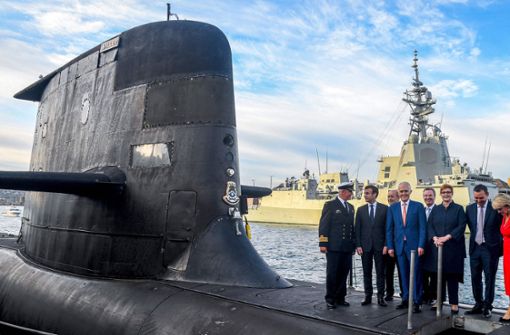 Da waren die Beziehungen noch in Ordnung. Frankreichs Präsident Emmanuel Macron und Australiens Premierminister Malcolm Turnbull besichtigen im Jahr 2018 in Sydney ein U-Boot. Foto: AFP/BRENDAN ESPOSITO