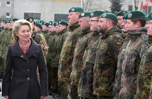 Verteidigungsministerin Ursula von der Leyen beim Truppenbesuch in Litauen Foto: AFP
