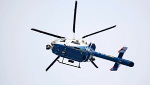 Hubschrauber überm Haus: Viele wollen unbedingt wissen, was los ist und spekulieren mitunter wild in den sozialen Netzwerken. Foto: dpa