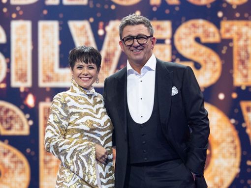 Hans Sigl und Francine Jordi präsentieren Die große Silvester Show. Foto: BR/Kimmig Entertainment GmbH/ORF/SRF/Sascha Baumann