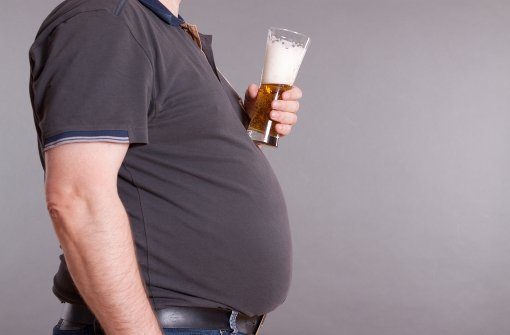 Der Bierbauch wird meist Männern zugeschrieben  – zu unrecht, sagen Wissenschaftler. Foto: Sentello/Fotolia