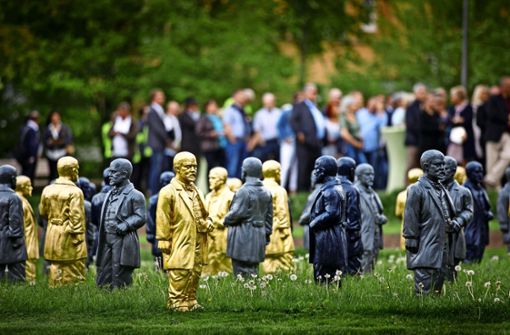 Die Skulpturen werden verkauft, bleiben aber vorerst im Schlosspark. Foto: Gottfried Stoppel