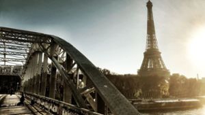 Der Eiffelturm ist das Wahrzeichen von Paris. Nun wird ein kleines Stück der ehemaligen Wendeltreppe versteigert. Foto: Krohn/Krohn