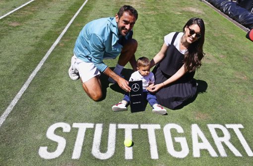 Marin Cilic und seine Liebsten. Papa hat das Tennisturnier in Stuttgart gewonnen. Foto: Baumann/Hansjürgen Britsch