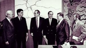 Eine illustre Herrenrunde verblüfft die Journalisten am 18. April 1994 im Stuttgarter Landtag mit der Ankündigung des Projekts Stuttgart 21. Foto: Michael Steinert