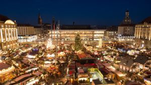 Weihnachtsfans finden in um um Dresden besonders viel, was einen in festliche Stimmung versetzt. Zum Beispiel den Striezelmarkt.... Foto: dpa