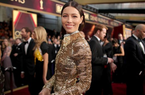 Auf der Oscar-Nacht glänzte Jessica Biel in einem goldenen Kleid mit silbernen Details. Foto: AFP