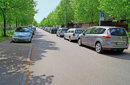 Am Georgiiweg sind die Parkplätze tagsüber fast ausschließlich von Pendlern belegt. Das will die Stadt mit mehr Kurzzeitparkplätzen ändern. Foto: Simone Bürkle