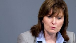 Nach Auffliegen der Fälschung ihres Lebenslaufs scheidet die bisherige SPD-Abgeordnete Petra Hinz diese Woche aus dem Bundestag aus.  Foto: dpa