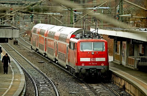 Die Doppelstockzüge, hier am Bahnhof Waiblingen, bereiten den Pendlern weiterhin wenig Freude. Foto: Gottfried Stoppel