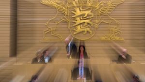 Plenarsitzung im baden-württembergischen Landtag: Zur Zeit gibt es 143 Abgeordnete. Es sind 106 Männer und 37 Frauen Foto: dpa