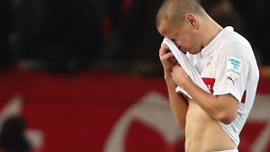 Adam Hlousek nach dem Spiel – Keine guten Noten für die VfB-Profis. Klicken Sie sich durch die Noten für die Roten. Foto: Pressefoto Baumann