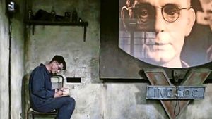 Totale Überwachung: Orwells  Roman „1984“ wurde verfilmt  (im Bild eine  Szene mit John Hurt). Foto: 20th Century Fox