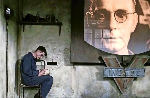 Totale Überwachung: Orwells  Roman „1984“ wurde verfilmt  (im Bild eine  Szene mit John Hurt). Foto: 20th Century Fox