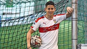 Nicolas Sessa freut sich nach überzeugenden Auftritten für den VfB Stuttgart II in der Regionalliga über seine erste Reise mit dem Bundesliga-Team. Foto: Maximilian Hamm
