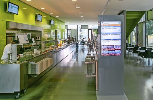 Die Mensa der Hochschule Esslingen: Bleibt  sie im neuen Semester so leer, wenn die Essenspreise steigen? Foto: Roberto Bulgrin