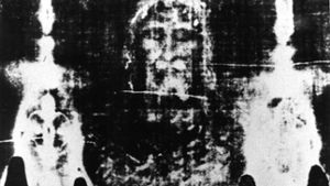 Das Turiner Grabtuch (Negativbild) mit Spuren von der Folterung und Kreuzigung Foto: dpa