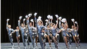 Glitzerndes Finale: Die Kompanie tanzt „One“ aus dem Musical „A Chorus Line“ Foto: Stuttgarter Ballett