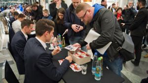Die Autogrammstunde bei Breuninger (hier ein Bild von 2018) ist fest im Rahmenterminkalender des VfB Stuttgart verankert. Foto: Lichtgut - Oliver Willikonsky