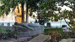 Auf der Anhöhe des Schloss Solitude im Westen der Stadt findet man den kleinen Solitude-Friedhof, der 1866 als Soldaten-Friedhof angelegt wurde. Foto: Leserfotograf acht