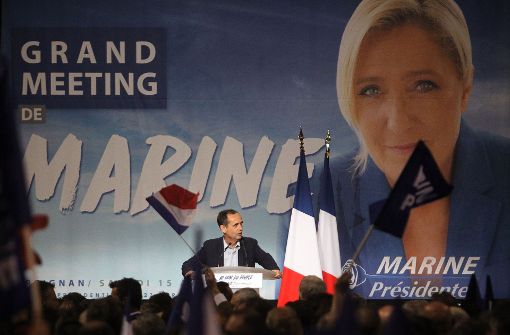 Béziers Bürgermeister Robert Menard spricht auf einer Wahlkampfveranstaltung des rechtsextremen Front National um Marine Le Pen. Foto: AFP