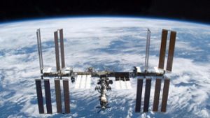 Die internationale Raumstation ISS umkreist die Erde. Und ist auch über Stuttgart zu sehen. Foto: epa