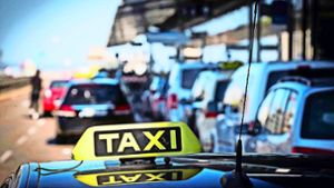 Die Taxibranche hat zu kämpfen – und will mit einer neuerlichen Tariferhöhung gegensteuern Foto: Lichtgut/Achim Zweygarth