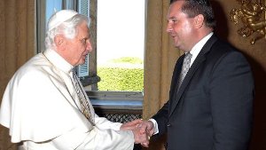Papst Benedikt XVI. empfängt Baden-Württembergs Ministerpräsidenten Stefan Mappus. Foto: dpa