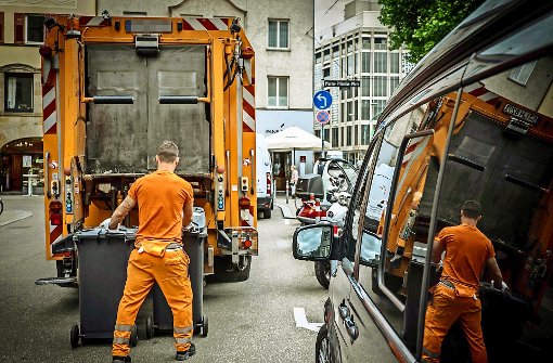 Auch die  Müllwerker sind zuweilen  Opfer von Unfällen. Foto: Lichtgut/Achim Zweygarth