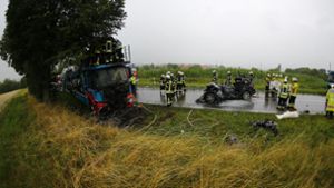 Die Fahrerin des Mercedes starb in ihrem Auto. Foto: 7aktuell.de/Karsten Schmalz