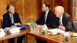OB Klenk (links, bei einem Besuch im Staatsministerium) ist von Ministerpräsident Kretschmann (rechts) enttäuscht. Foto: Archiv  G. Bergmann
