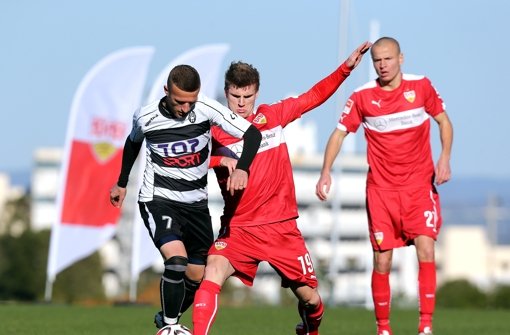 Beim Duell zwischen dem VfB Stuttgart und KF Laci ging es nicht mit rechten Dingen zu.  Foto: Pressefoto Baumann