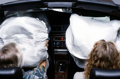Auch für Airbags wie sie heute in den meisten Personenwagen vorkommen  fertigt Global Safety Textiles technisches Gewebe. Foto: dpa