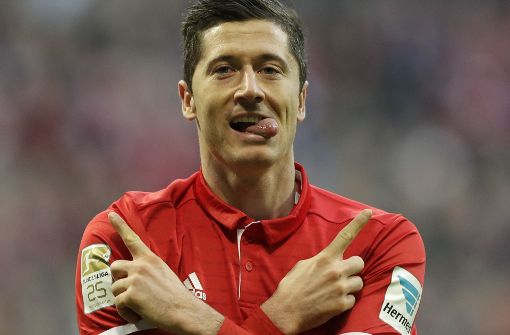 Robert Lewandowski feiert seine beiden Treffer für den FC Bayern. Foto: AP