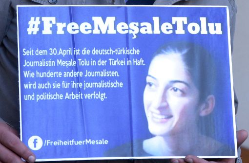 Die Städte Neu-Ulm und Ulm fordern ein faires rechtsstaatliches Verfahren für die in der Türkei inhaftierte Übersetzerin Mesale Tolu. Foto: dpa