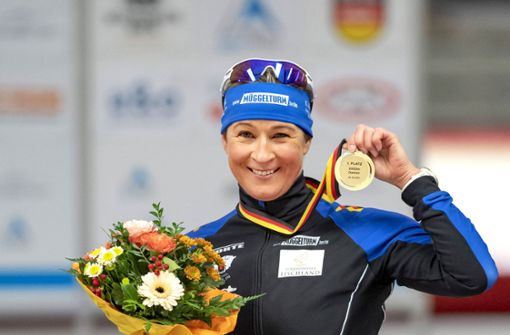 Bei den deutschen Meisterschaften im Oktober 2021 holte sich Claudia Pechstein die Goldmedaille über 3000 Meter – in Peking tritt sie im Massenstart an. Foto: imago/Ernst Wukits