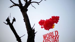 Weltwird wird – wie hier im indischen Kalkutta – der Welt-Aids-Tag am 1. Dezember begangen, um Menschen für das Thema Aids und HIV zu sensibilisieren. Foto: EPA
