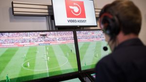 Nach den Technik-Pannen zum Saisonauftakt steht der Videobeweis im deutschen Fußball-Oberhaus auf dem Prüfstand. Foto: dpa
