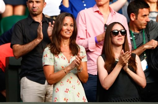 Pippa Middleton (links) beklatscht den Sieger Roger Federer in Wimbledon.  Foto: Getty Images Europe