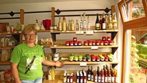 40 verschiedene Sorten Marmelade in sogenannten Gsälzhäfele bietet Gudrun Vohl-Grözinger  in ihrem Hofladen an. Foto: Häusser