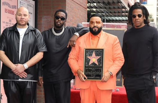 DJ Khaled (zweiter von rechts) bei der Verleihung des Sterns auf dem Walk of Fame. Mit dabei: (von links) Fat Joe, P. Diddy und Jay-Z Foto: AFP/KEVIN WINTER