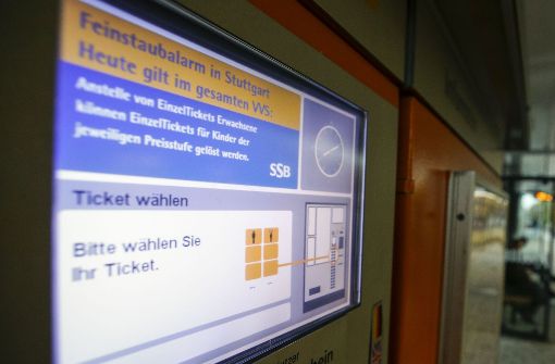 Gelegenheitsnutzer fahren in Zeiten des Feinstaubalarms im VVS-Netz zum halben Preis mit Bus und Bahn. Foto: Lichtgut/Leif Piechowski