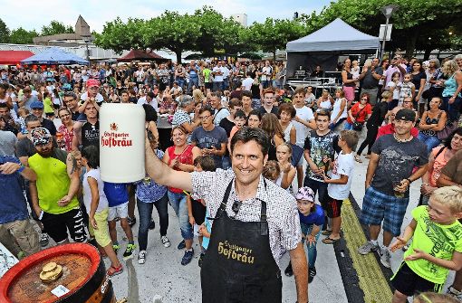 In Zukunft wird der Bürgermeister Dirk Schaible nur noch alle zwei Jahre das Bierfass für das Freiberger Bürgerfest anstechen. Foto: Werner Kuhnle