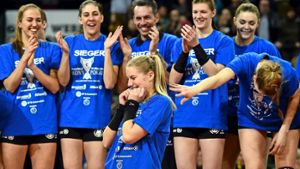 Glückliche Gesichter nach dem Finale bei der Volleyball-Meisterschaft – das wollen die Spielerinnen von Allianz MTV Stuttgart in dieser Saison wieder erreichen. (Symbolbild) Foto: Getty