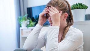 Wenn der Kopf schmerzt: viele Frauen leiden an Migräne. Foto: dpa//Christin Klose