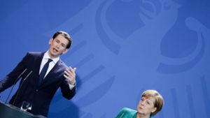 Sebastian Kurz und Angela Merkel könnten gegensätzlicher kaum sein – und versuchen doch, die Gemeinsamkeiten zu betonen. Foto: dpa