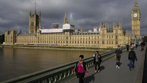 Vor dem Londoner Parlament ist ein Verdächtiger festgenommen worden. Foto: AP
