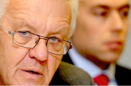Der baden-württembergische Ministerpräsident Winfried Kretschmann (links) und Wirtschaftsminister Nils Schmid: Eine Studie sieht das Land für den Schuldenstopp 2020 gut gerüstet. Foto: dpa
