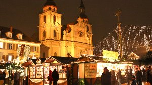 Barocke Kulisse: In Ludwigsburg hat am Dienstagabend der Weihnachtsmarkt eröffnet. Foto: Benjamin Beytekin