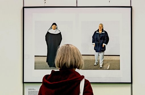 Die Ordensschwester Philippa Rath – links  in Ordenstracht, rechts in Zivilkleidung, die sie aber nur im Urlaub trägt. Foto: Frank Eppler